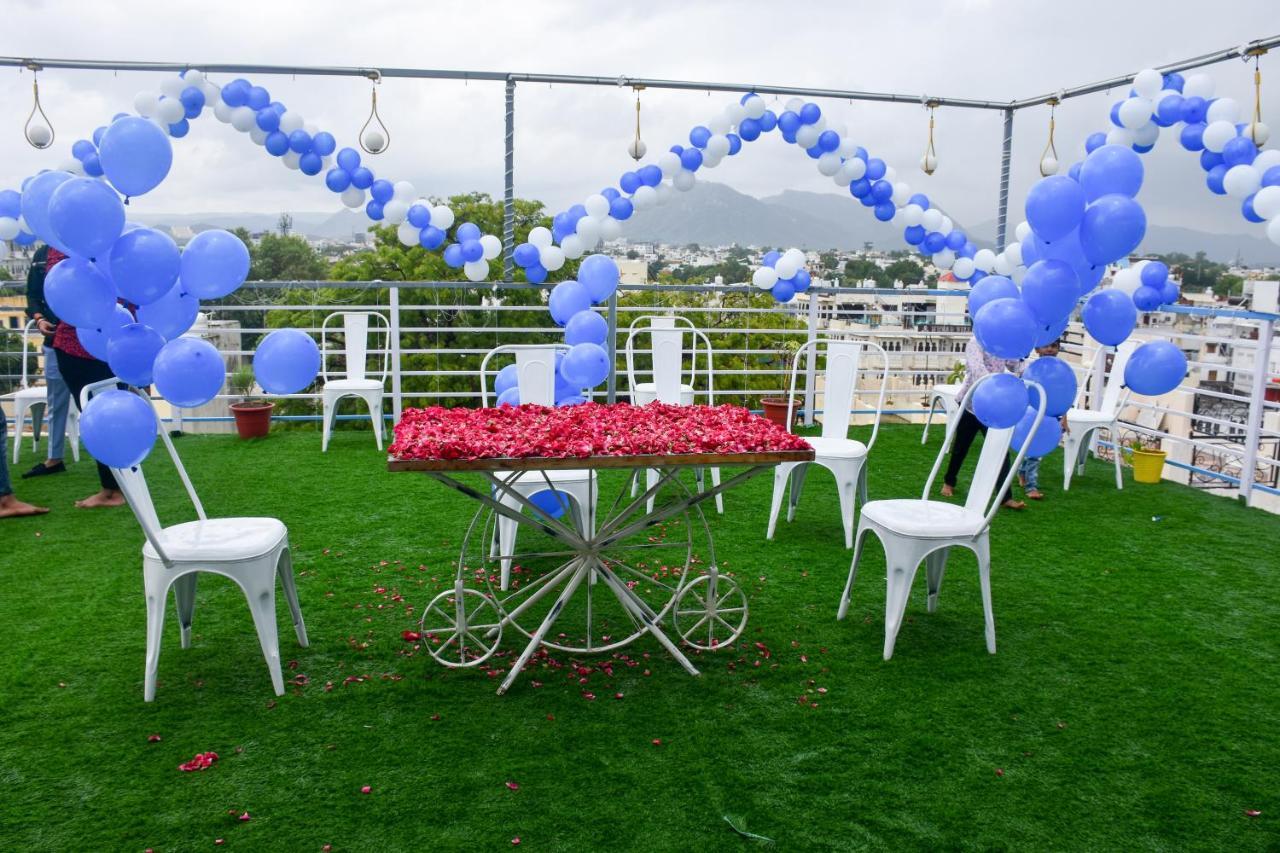 Hotel Lake Bridge Udaipur Ngoại thất bức ảnh