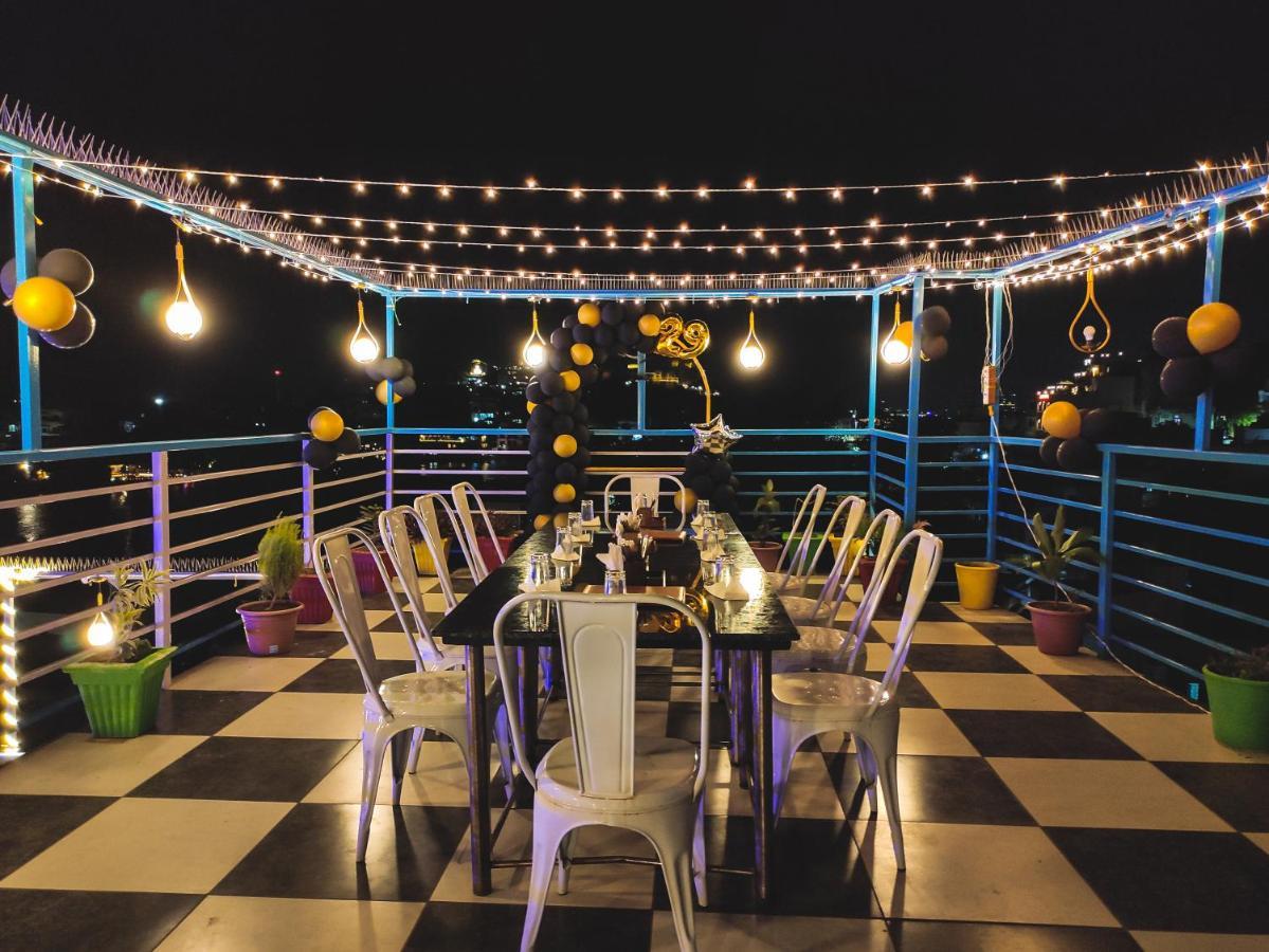 Hotel Lake Bridge Udaipur Ngoại thất bức ảnh
