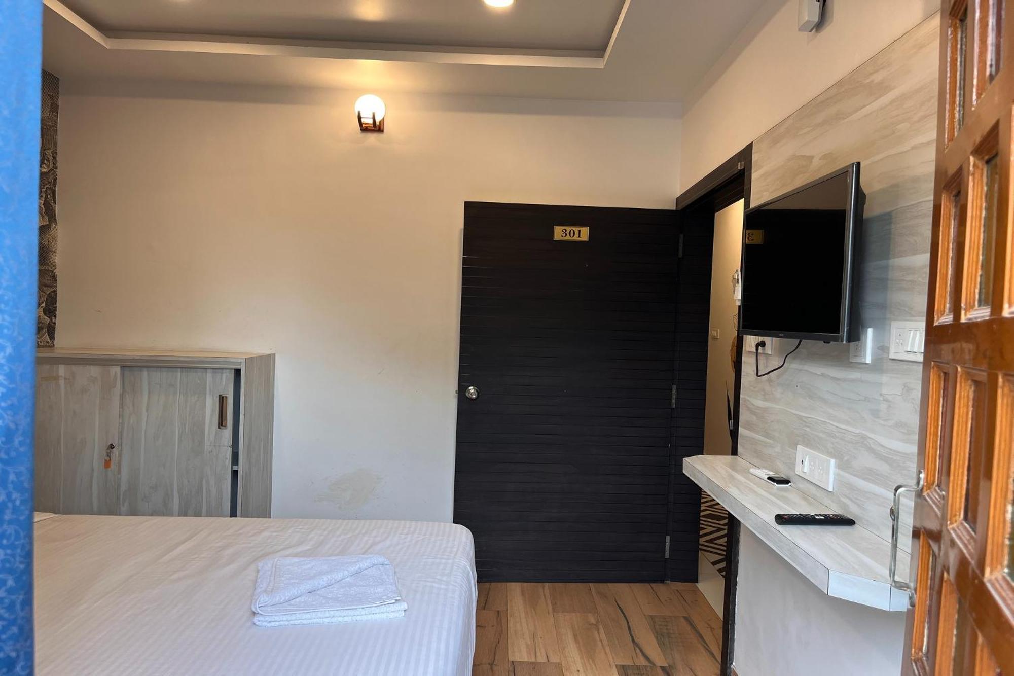 Hotel Lake Bridge Udaipur Ngoại thất bức ảnh