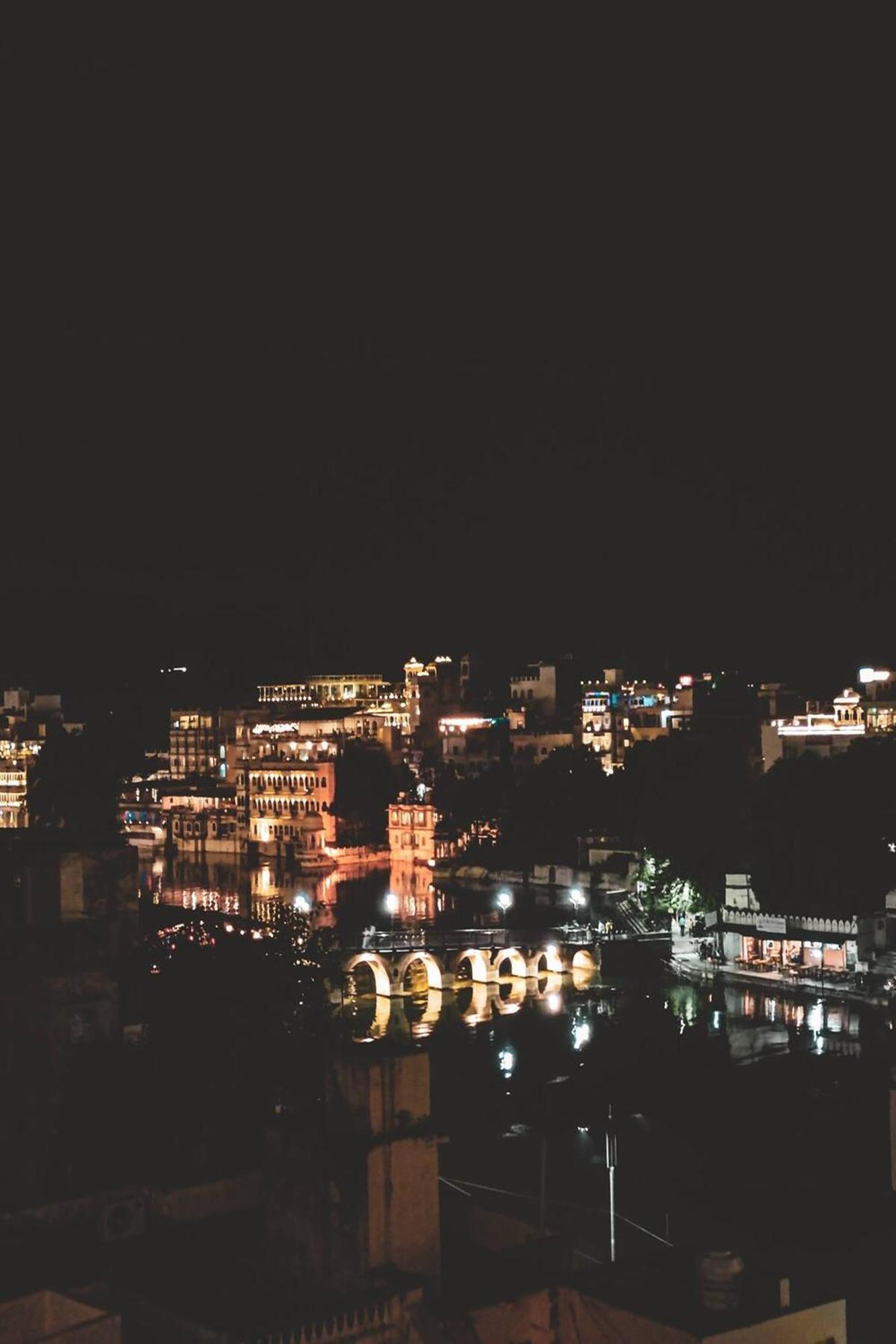 Hotel Lake Bridge Udaipur Ngoại thất bức ảnh