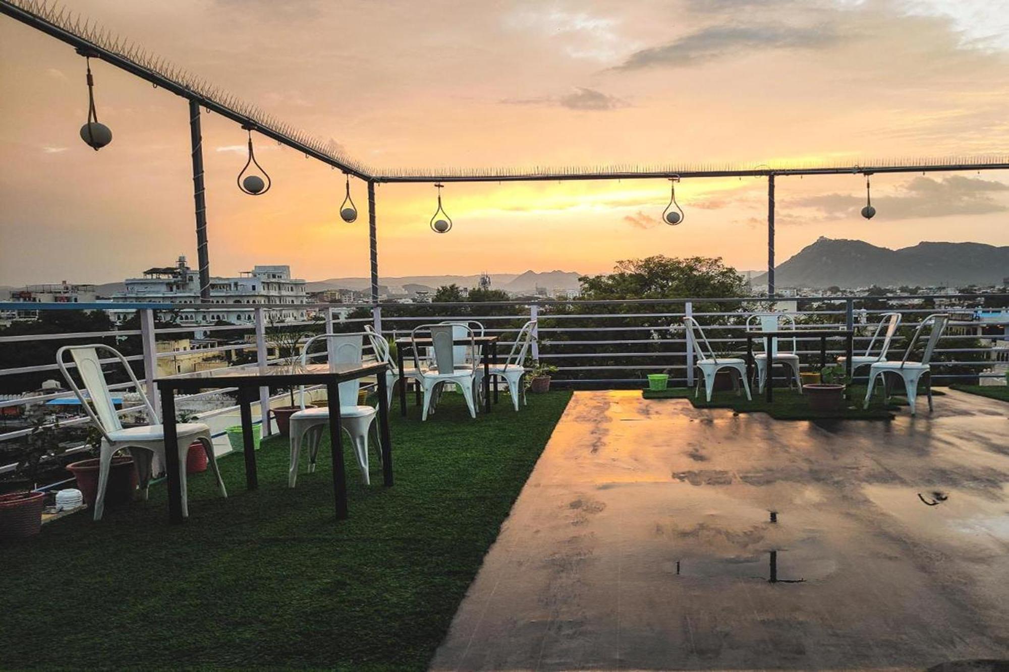 Hotel Lake Bridge Udaipur Ngoại thất bức ảnh