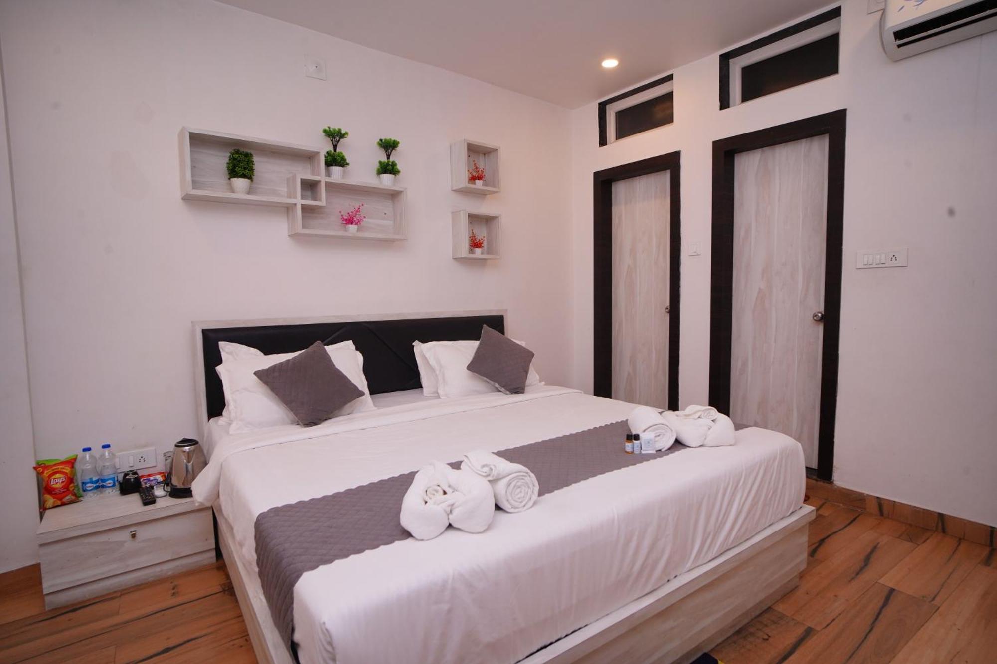 Hotel Lake Bridge Udaipur Ngoại thất bức ảnh