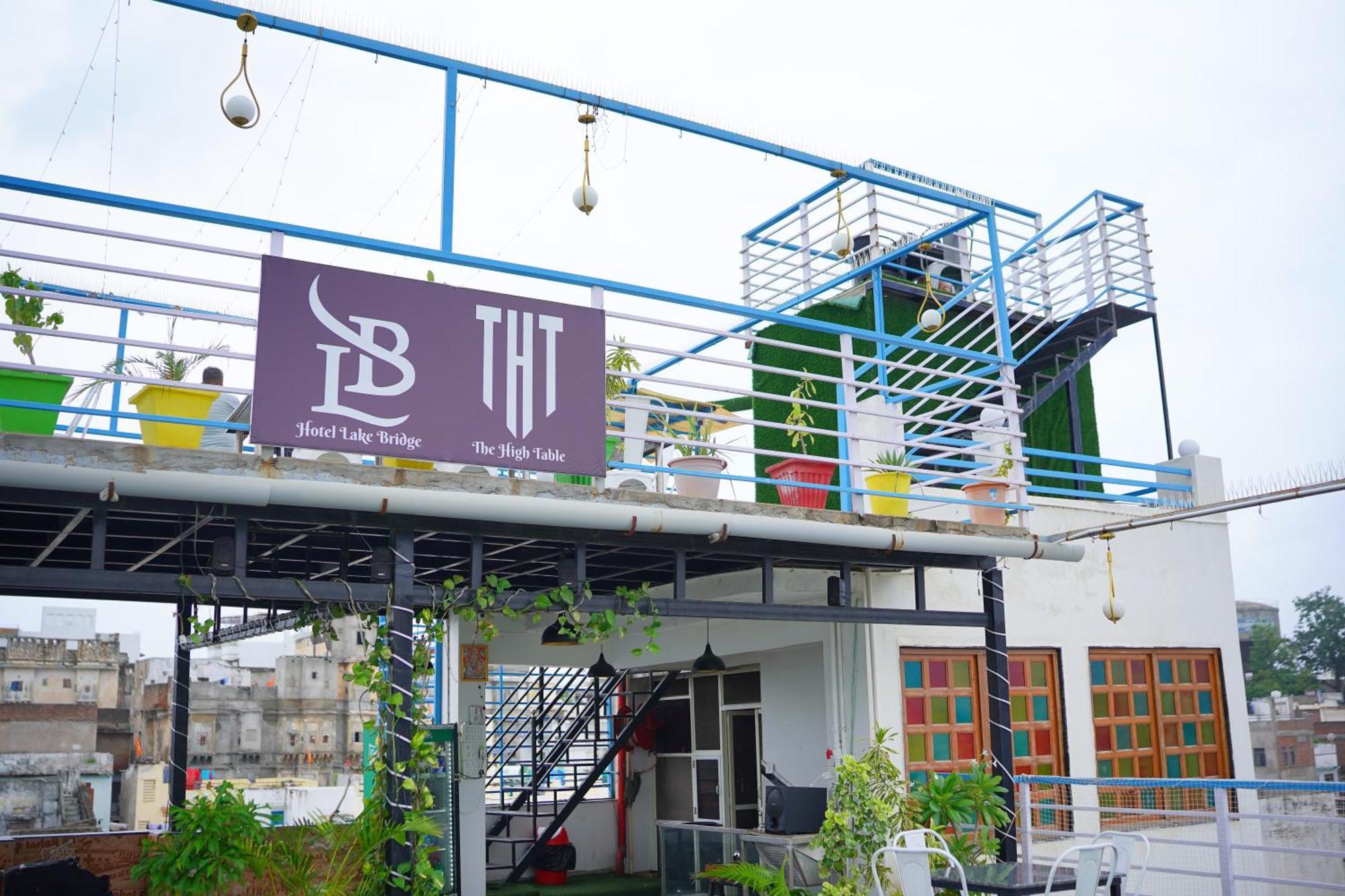 Hotel Lake Bridge Udaipur Ngoại thất bức ảnh
